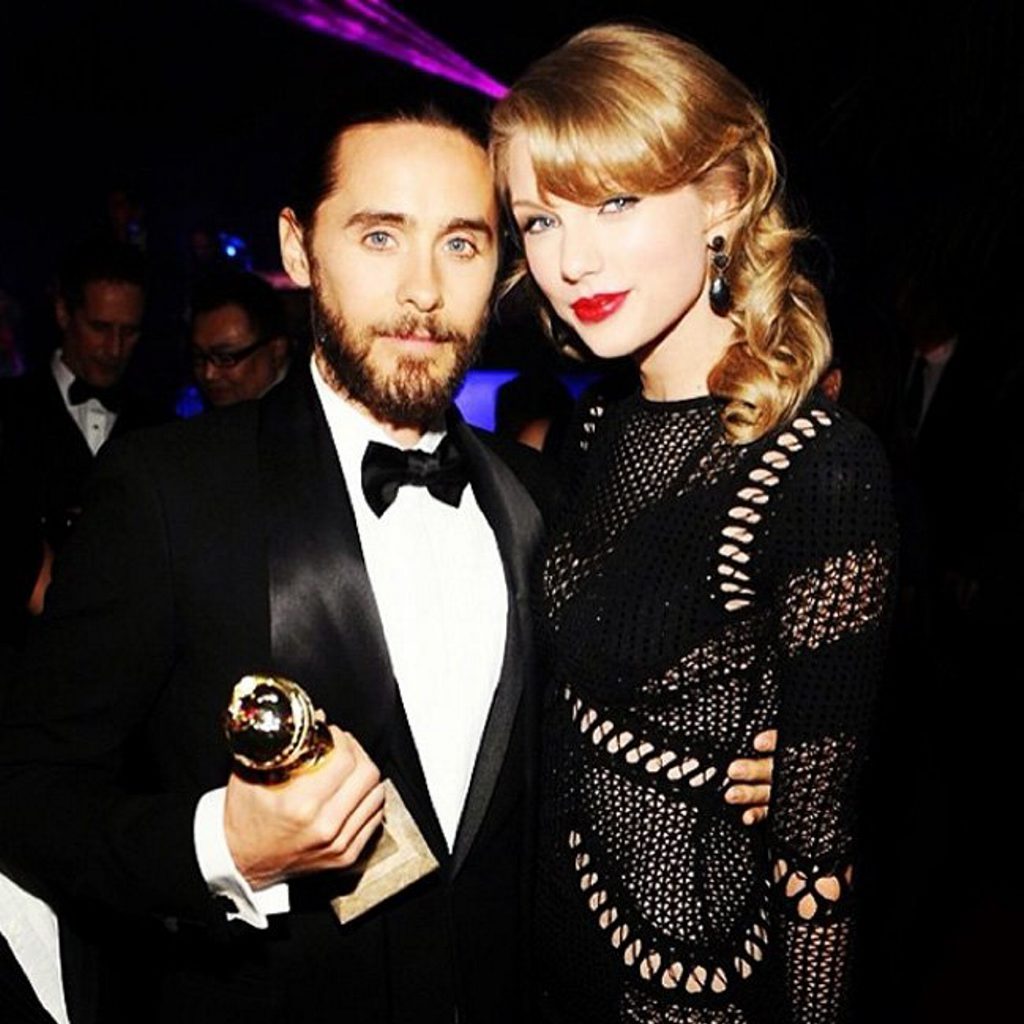 Taylor Swift getting cosy with Jared Leto Taylor Swift getting cosy with Jared Leto